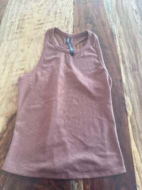 Vuori Sunrise High Neck Racerback Tank in Terracotta L